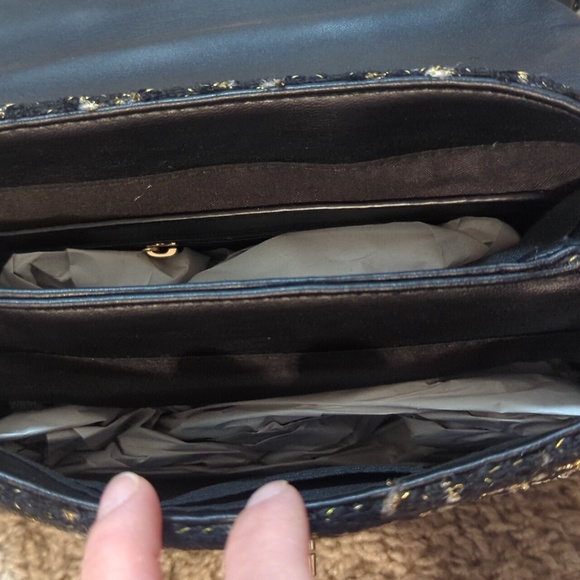 NWT Badgley Mischka Black & Gold Textured Messenger Bag - Picture 7 of 8